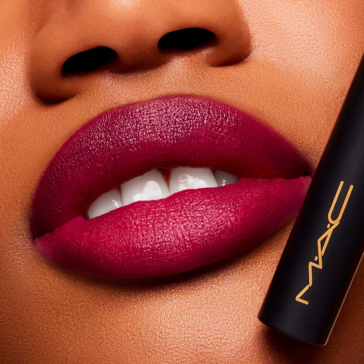 POWDER KISS VELVET BLUR SLIM STICK (BARRA PARA LABIOS)